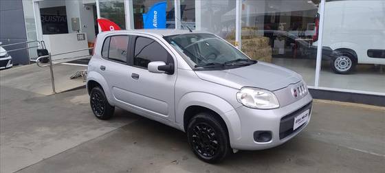 FIAT UNO 1.0 EVO VIVACE 8V FLEX 4P MANUAL FIAT UNO 1.0 EVO VIVACE 8V FLEX 4P MANUAL